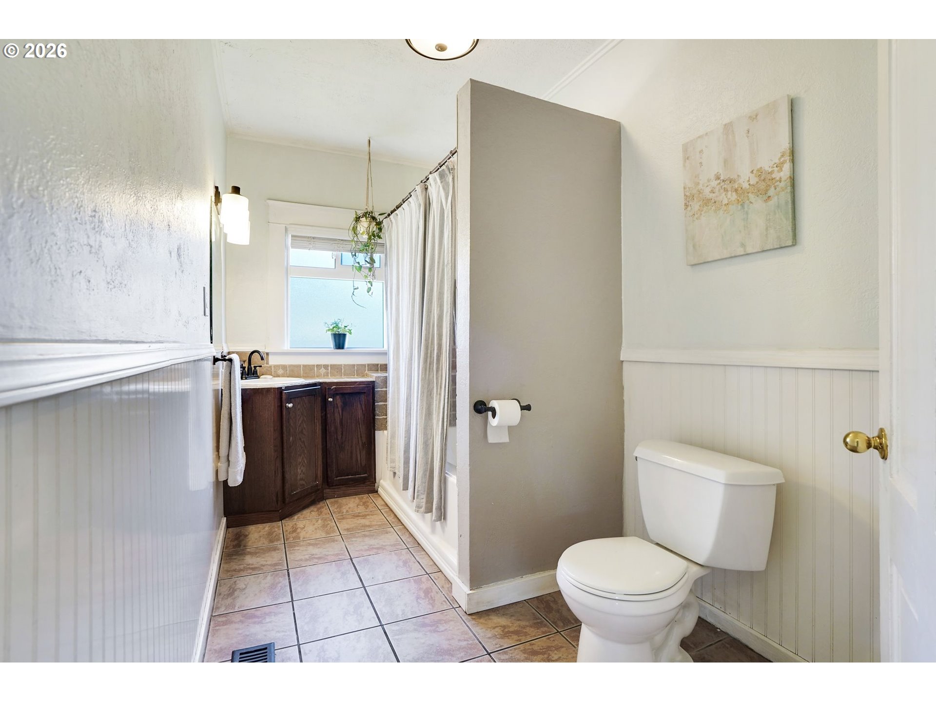 318 Koons Street Silverton, OR 97381 - Photo 23 of 48 Bathroom