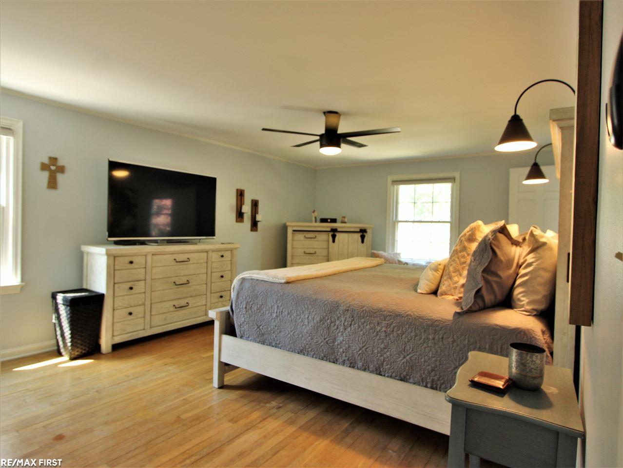 1661 Newcastle Road Grosse Pointe Woods, MI 48236 - Photo 18 of 35