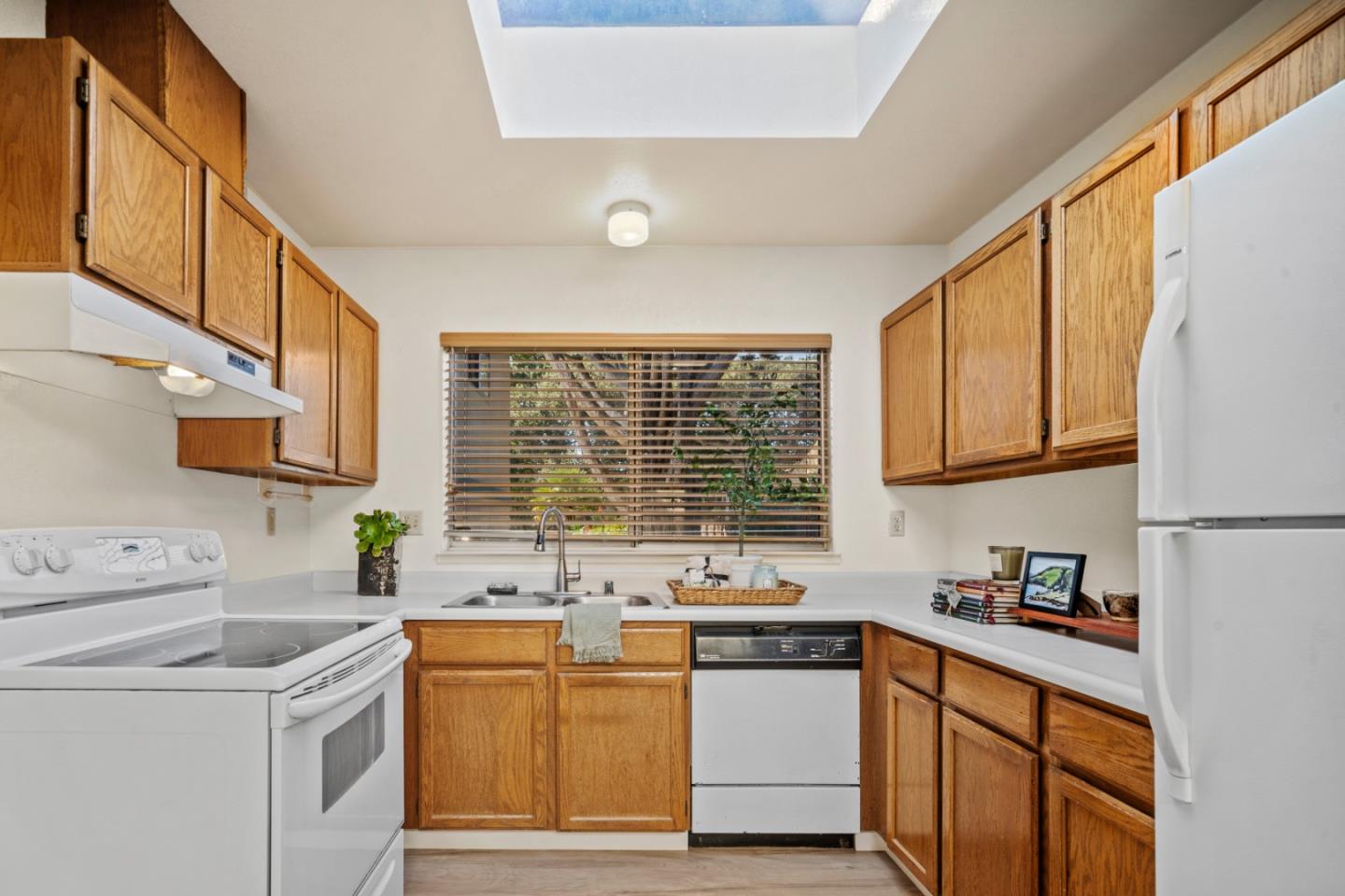 926 Roosevelt Street Monterey, CA 93940 - Photo 16 of 37