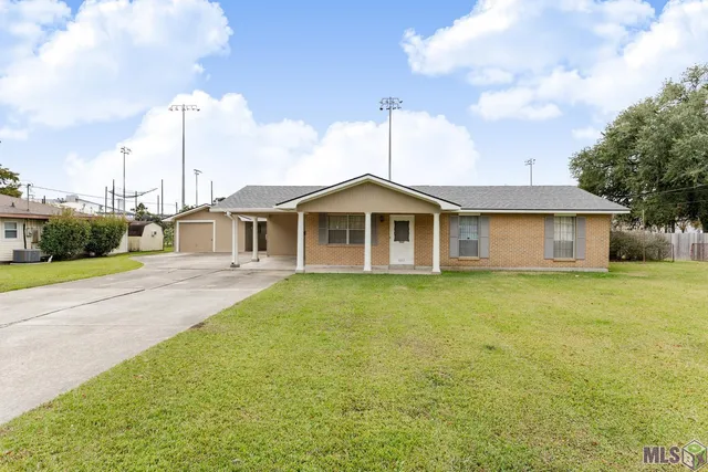 $349,500 | 823 Oaks Avenue, Port Allen, LA 70767