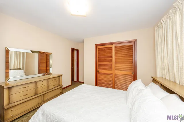 $326,000 | 823 Oaks Avenue, Port Allen, LA 70767