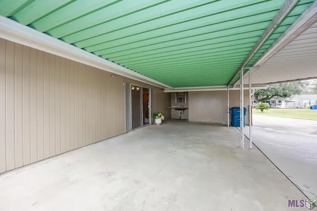 $326,000 | 823 Oaks Avenue, Port Allen, LA 70767