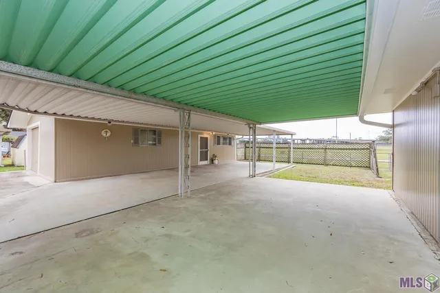 $326,000 | 823 Oaks Avenue, Port Allen, LA 70767