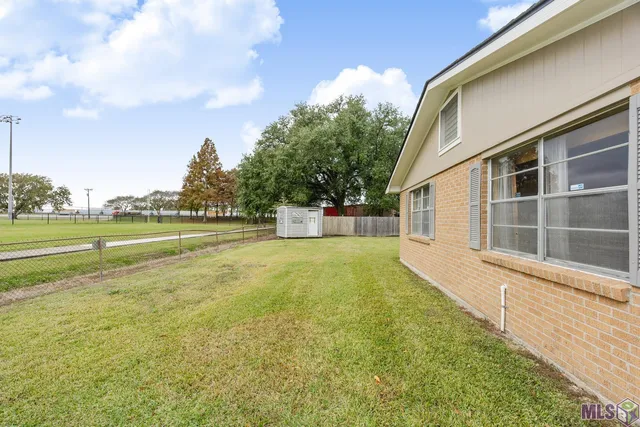 $326,000 | 823 Oaks Avenue, Port Allen, LA 70767