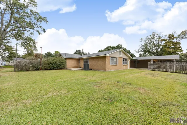 $326,000 | 823 Oaks Avenue, Port Allen, LA 70767