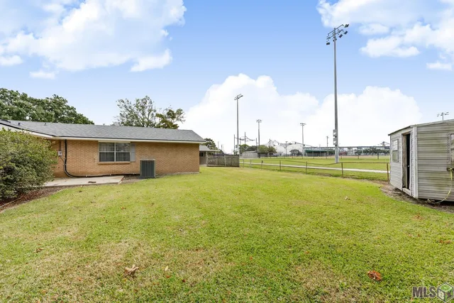 $326,000 | 823 Oaks Avenue, Port Allen, LA 70767