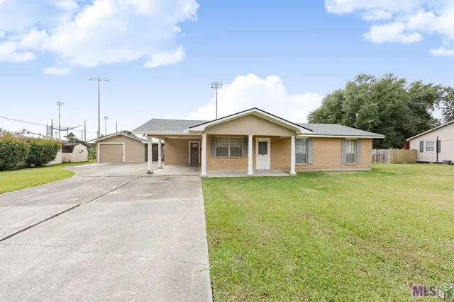 $326,000 | 823 Oaks Avenue, Port Allen, LA 70767