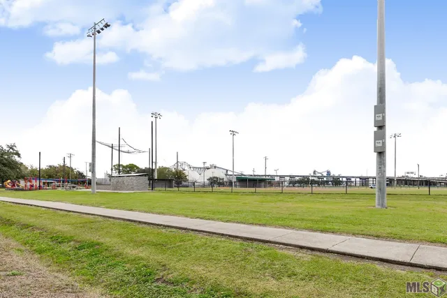 $326,000 | 823 Oaks Avenue, Port Allen, LA 70767