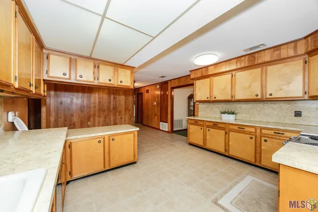 $326,000 | 823 Oaks Avenue, Port Allen, LA 70767