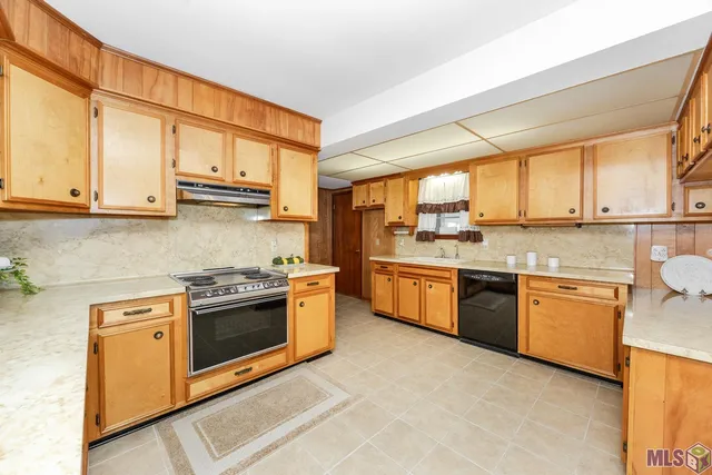 $326,000 | 823 Oaks Avenue, Port Allen, LA 70767