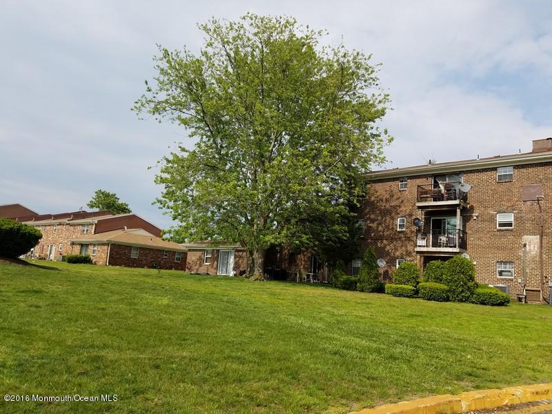 293 Sawmill Road Brick, NJ 08724 - Photo 4 of 5 a house view with a garden space
