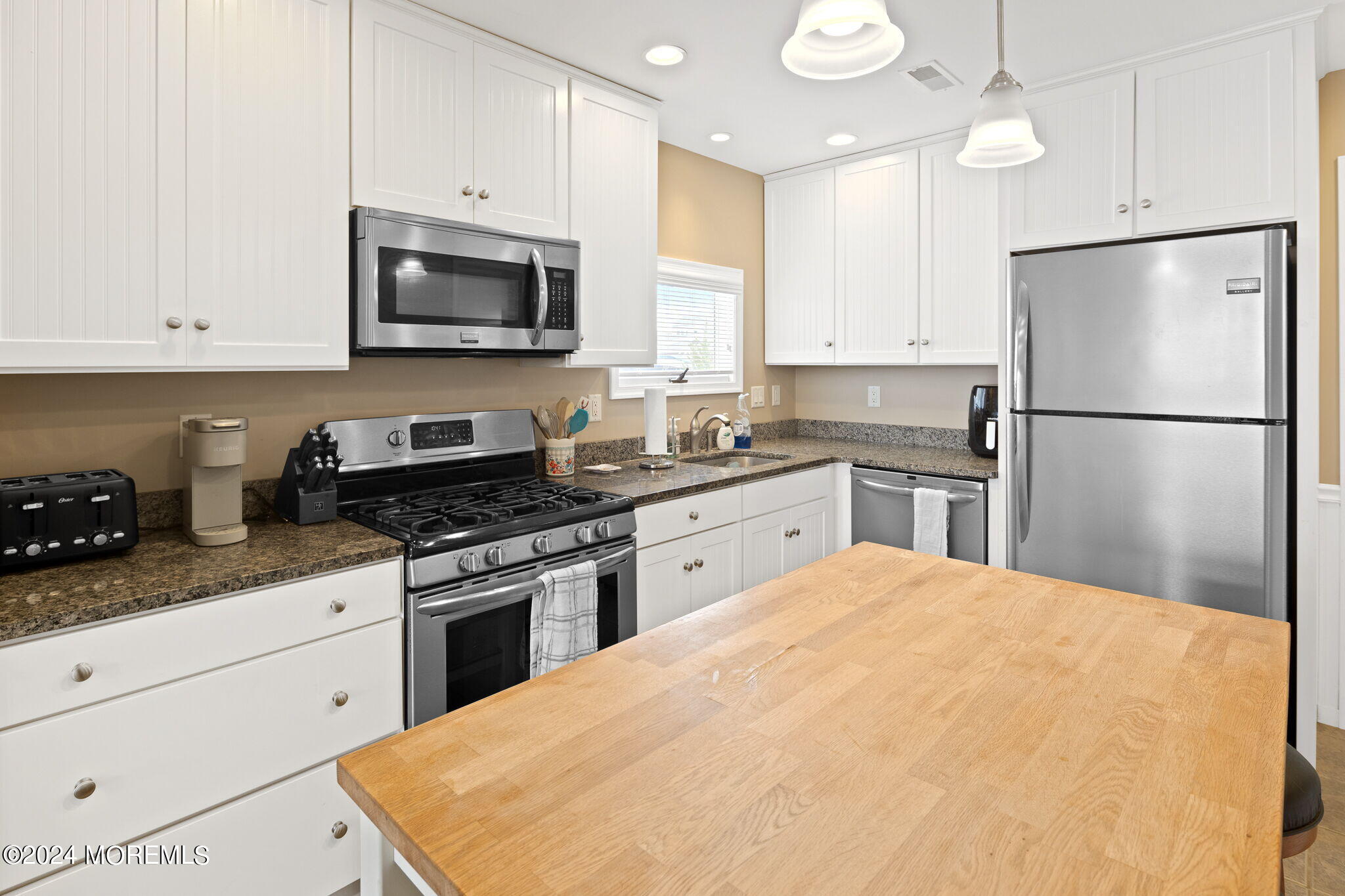 60 Mary Alice Road Manahawkin, NJ 08050 - Photo 12 of 48 019-original-photo