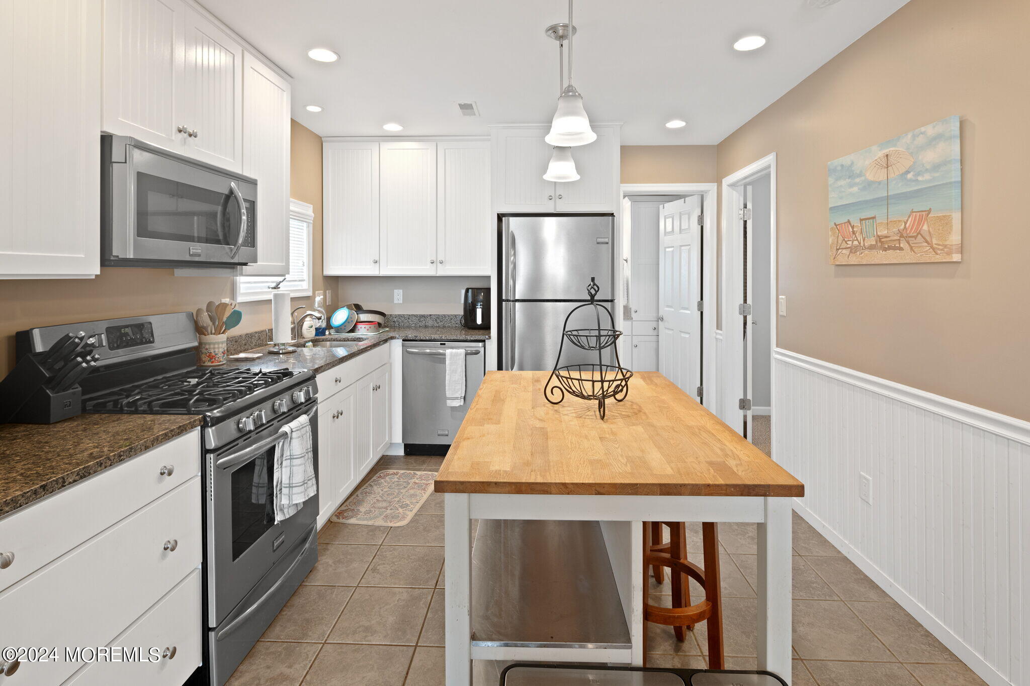 60 Mary Alice Road Manahawkin, NJ 08050 - Photo 10 of 48 017-original-photo