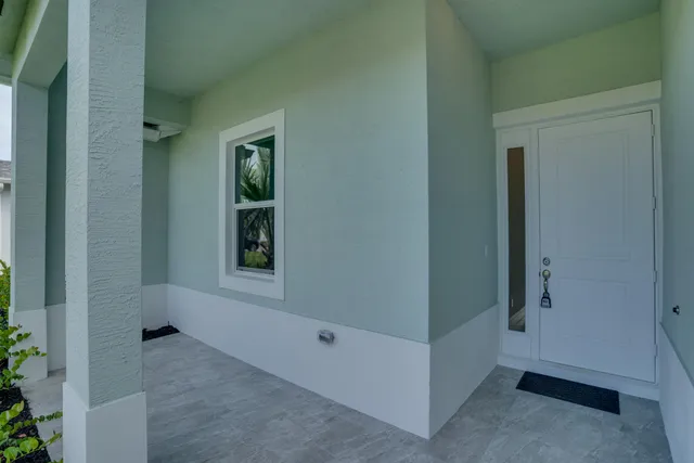 a view of an entryway of a house