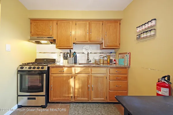 $2,000 | 14 Oldfield Place, Red Bank, NJ 07701