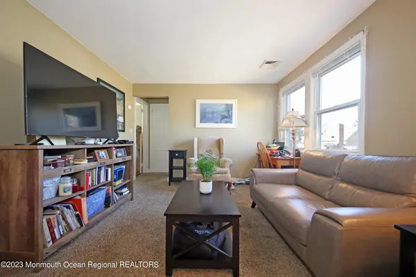 $2,000 | 14 Oldfield Place, Red Bank, NJ 07701