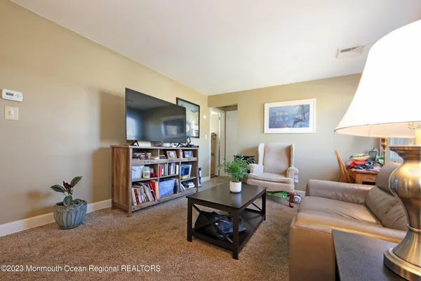 $2,000 | 14 Oldfield Place, Red Bank, NJ 07701