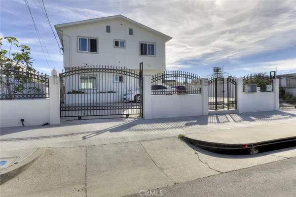$3,350 | 7408 Radford Avenue, North Hollywood, CA 91605