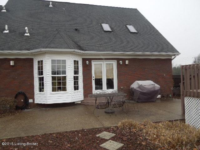 360 Ridgeview Drive Shepherdsville, KY 40165 - Photo 30 of 35 Back patio