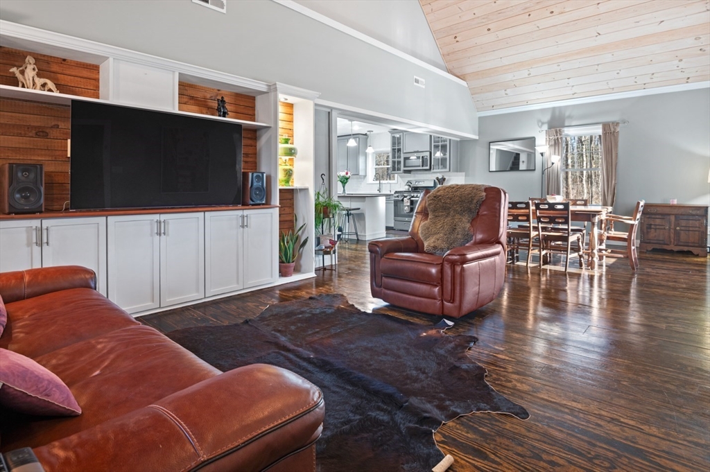 9 Mapleton Road Merrimac, MA 01860 - Photo 3 of 33 Gallery Image 3