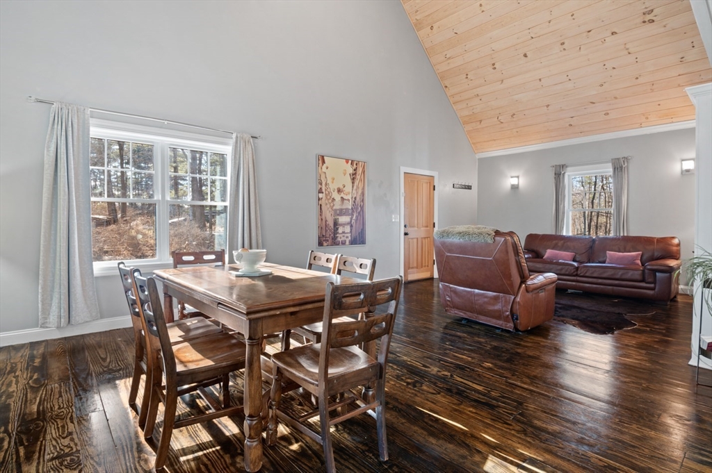 9 Mapleton Road Merrimac, MA 01860 - Photo 6 of 33 Gallery Image 6