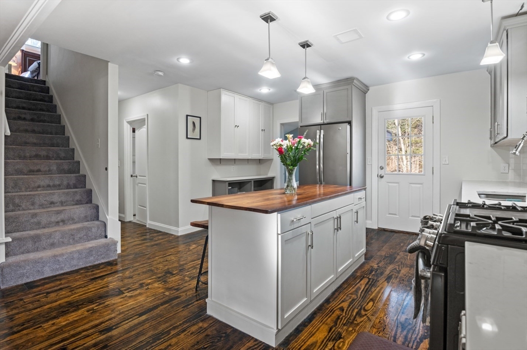9 Mapleton Road Merrimac, MA 01860 - Photo 9 of 33 Gallery Image 9