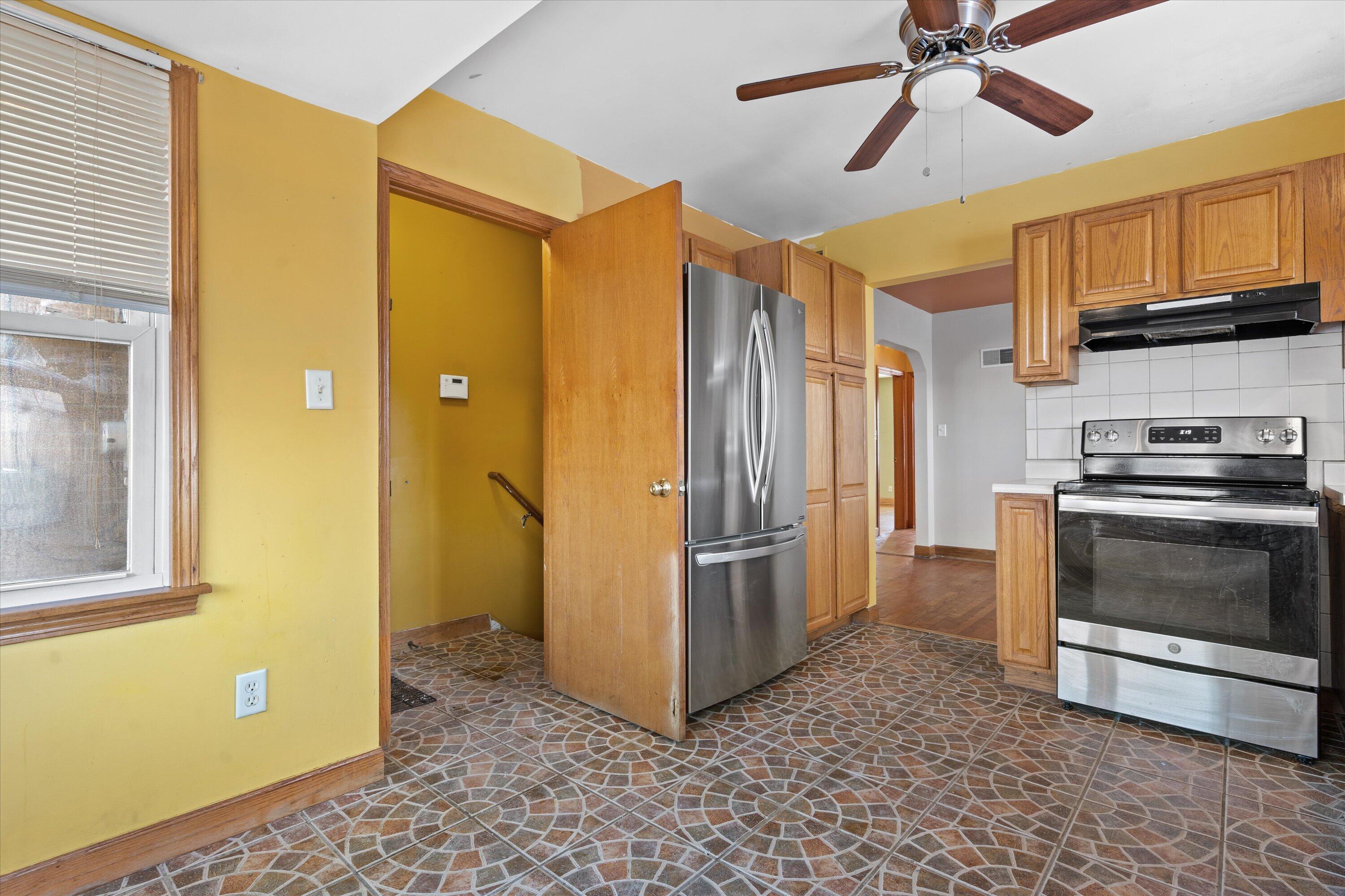 3955 North 46th Street Milwaukee, WI 53216 - Photo 5 of 25 Stainless Steel appliances