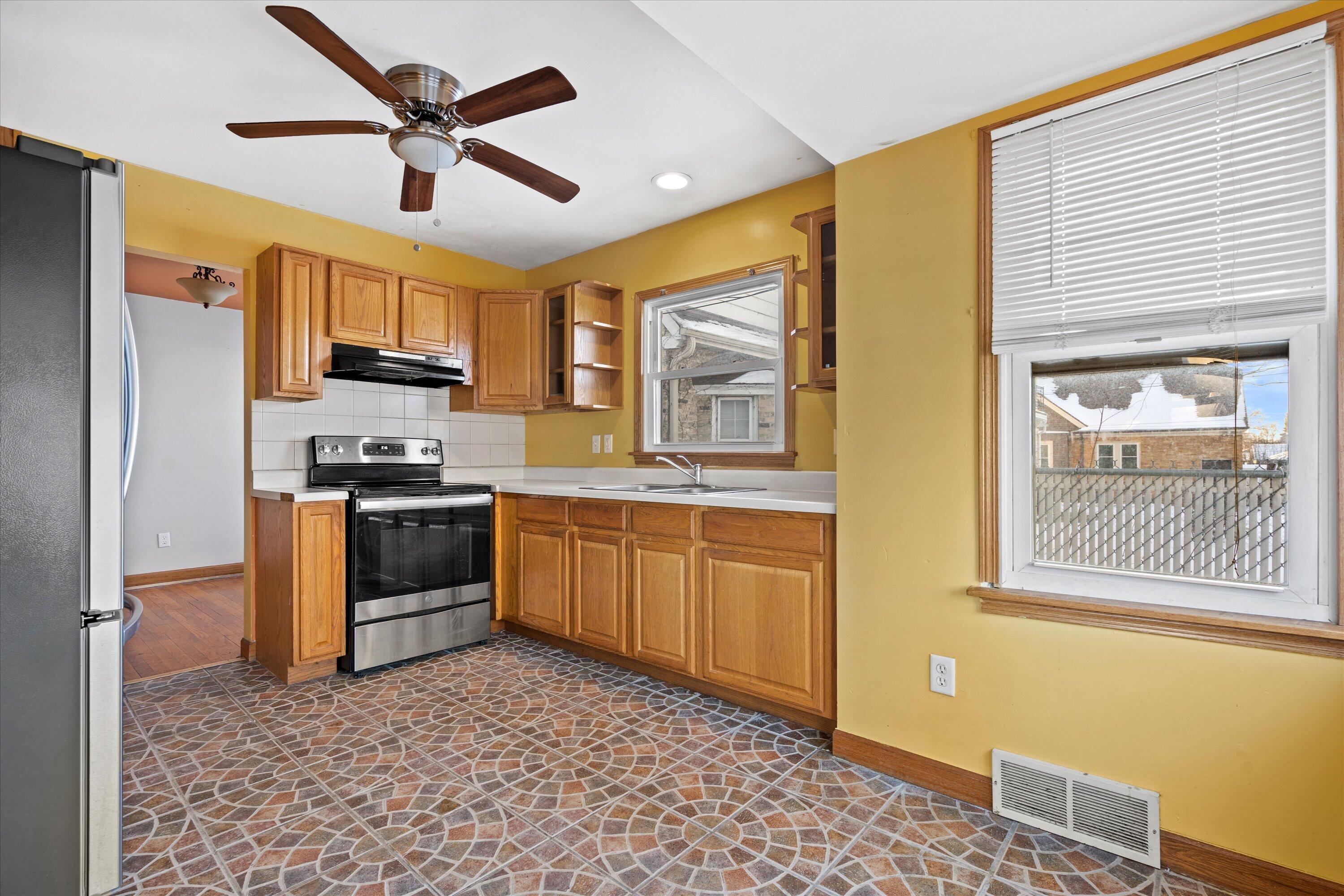 3955 North 46th Street Milwaukee, WI 53216 - Photo 6 of 25 Tile floor