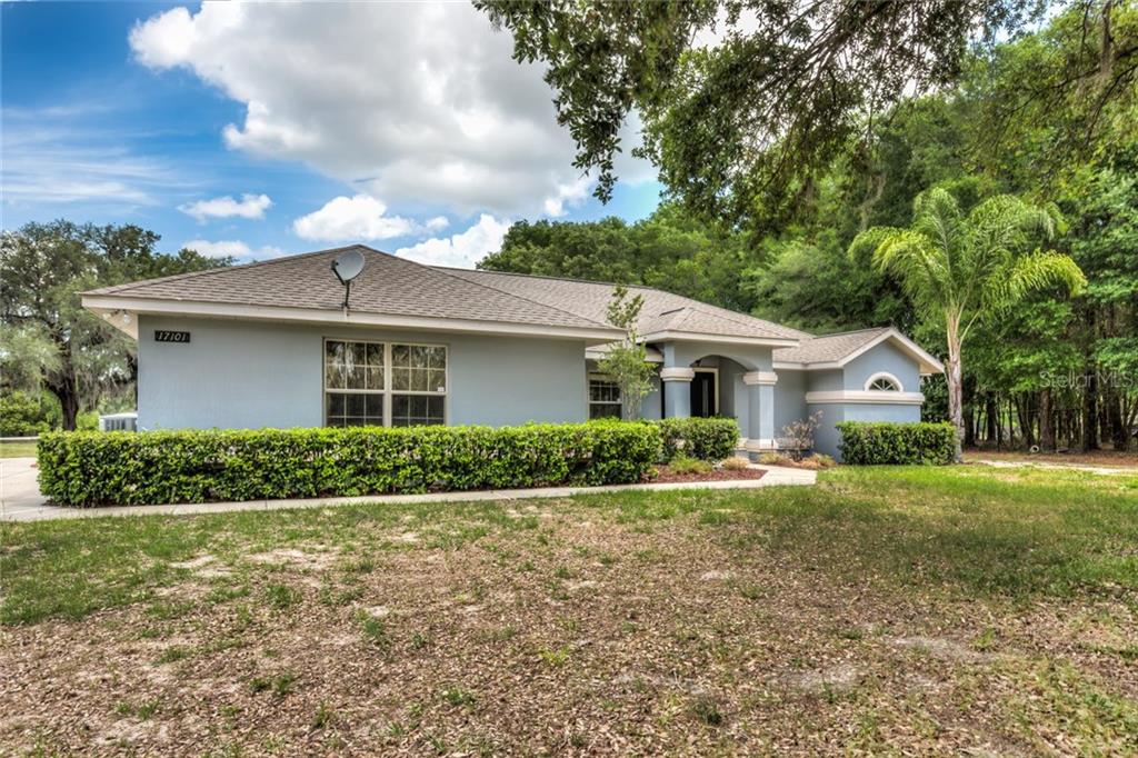 17101 Southeast 173rd Terrace Road Weirsdale, FL 32195 - Photo 1 of 1 Front Exterior with Mature Landscaping