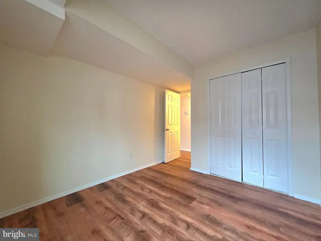 a view of empty room with window