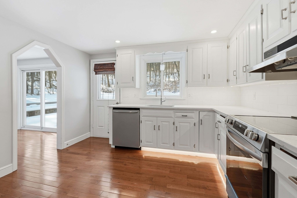 17 1/2 Averill Street Topsfield, MA 01983 - Photo 13 of 36