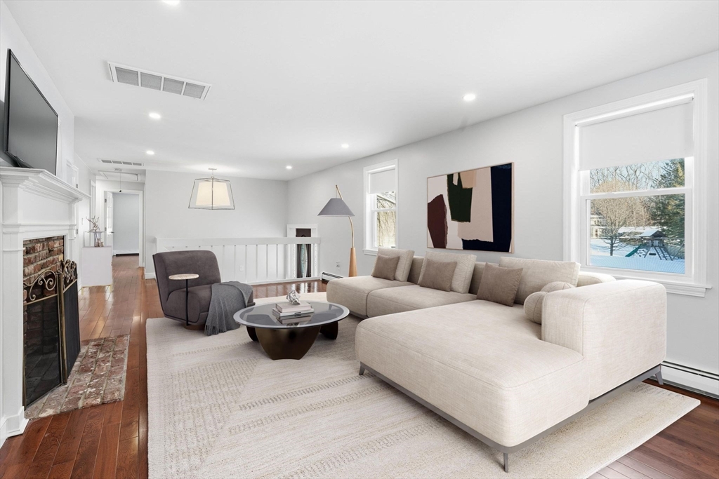 17 1/2 Averill Street Topsfield, MA 01983 - Photo 4 of 36