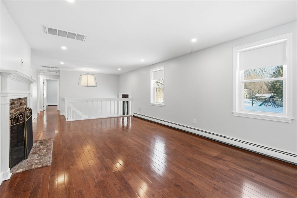 17 1/2 Averill Street Topsfield, MA 01983 - Photo 5 of 36