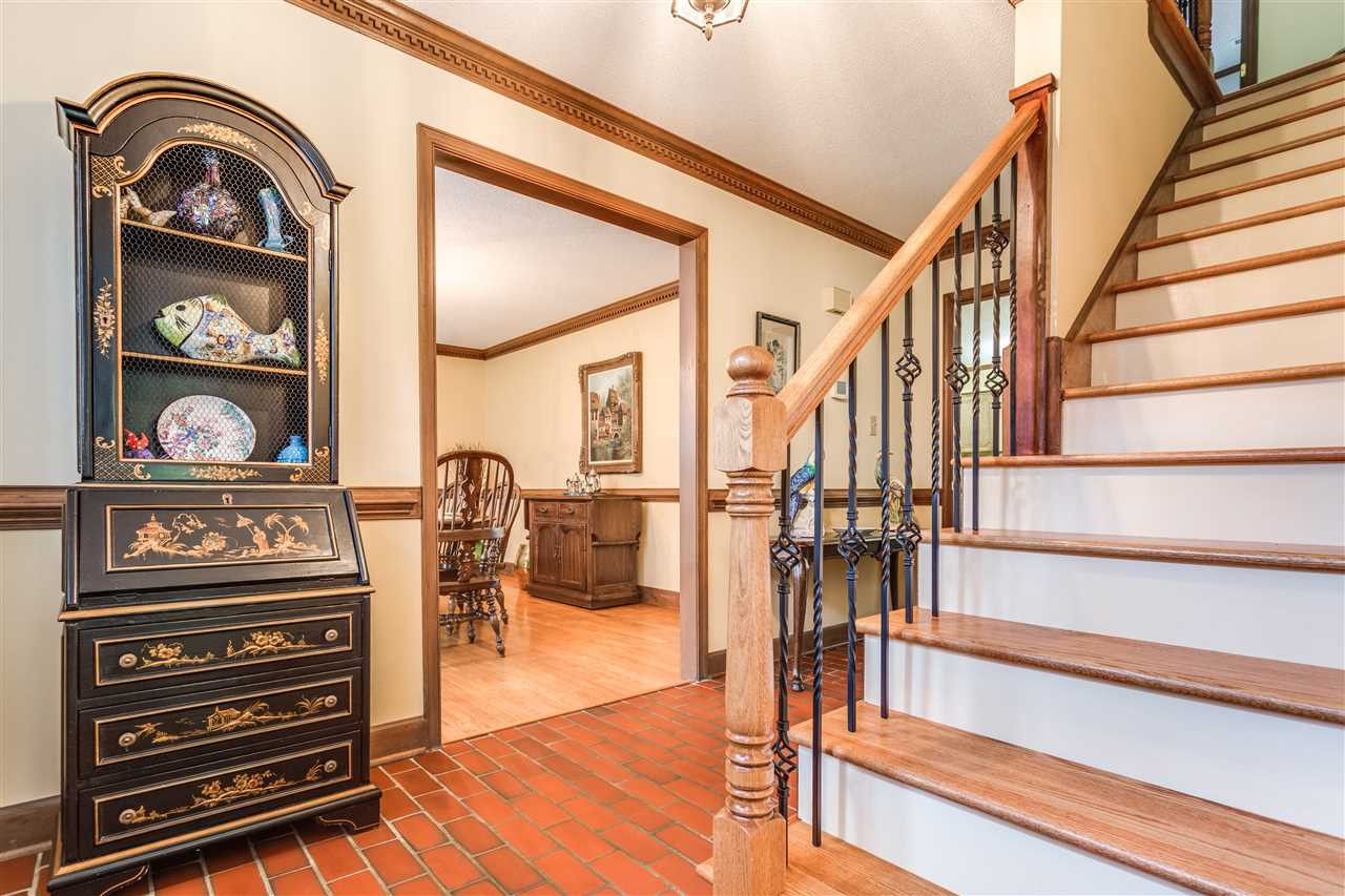 BEAUTIFUL HARDWOODS GREET YOU AT THE DOOR. Foyer