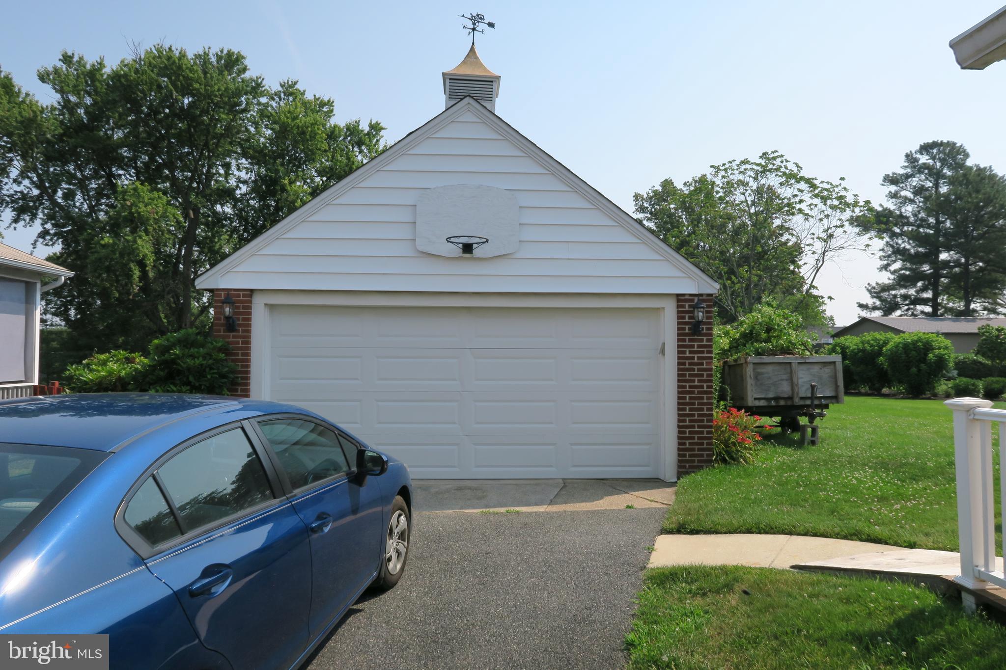 4106 Perry View Road Baltimore, MD 21236 - Photo 3 of 34 Two car garage