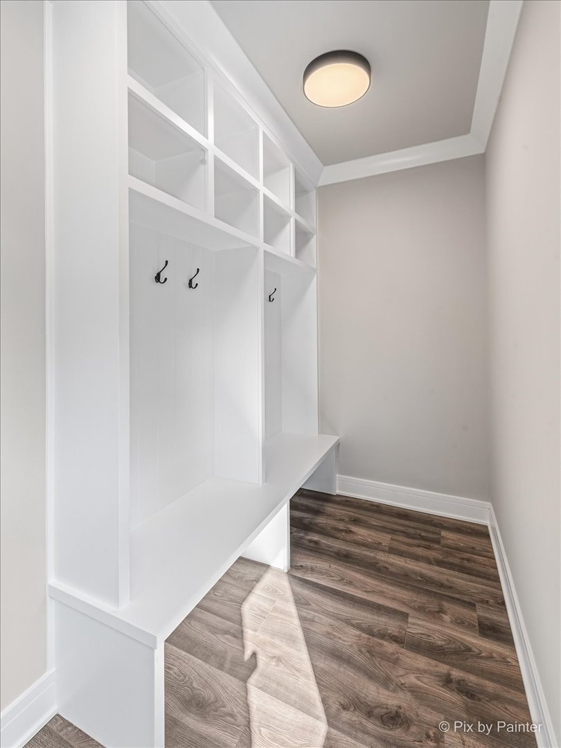 229 West Harding Road Lombard, IL 60148 - Photo 11 of 29 a view of a hallway