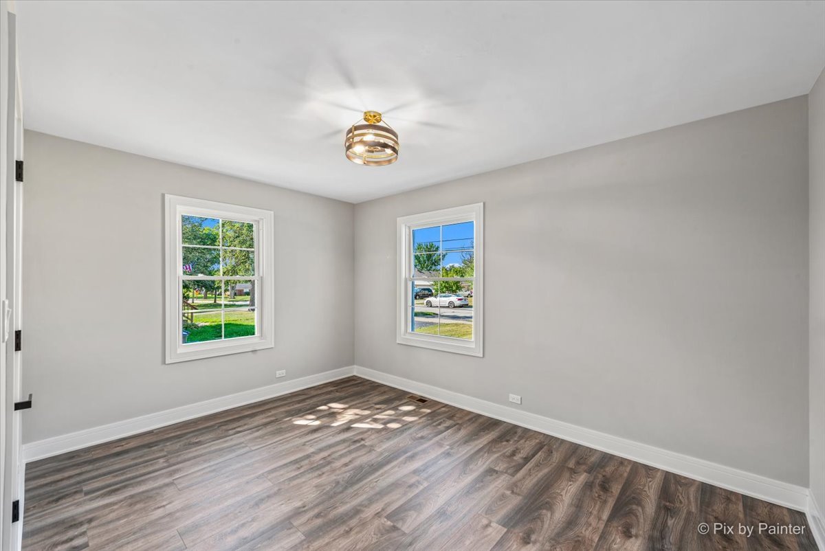 229 West Harding Road Lombard, IL 60148 - Photo 12 of 29 an empty room with a window