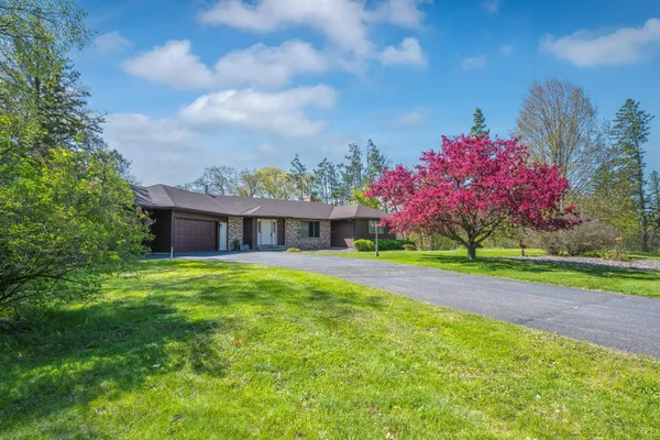 $849,000 | 220 West Lower Pine Lake Court, Star Prairie, WI 54026