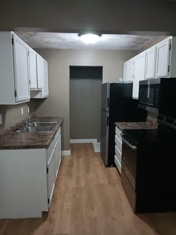 $1,050 | 901 Country Club Drive, Unit 101, Marshall, MN 56258