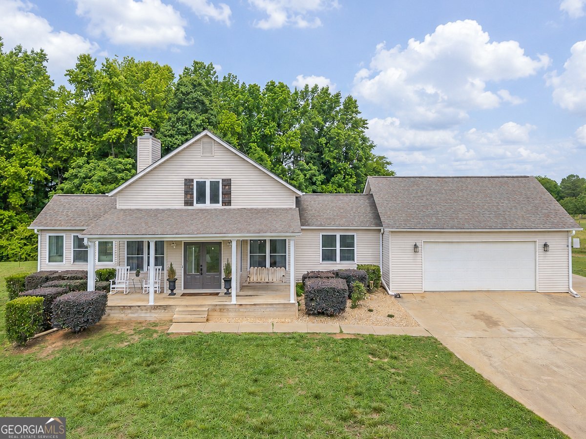 2011 Fieldcrest Lane Madison, GA 30650 - Photo 1 of 71