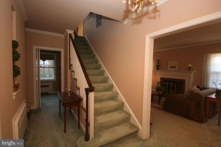 12 Stockton Road Silver Spring, MD 20901 - Photo 3 of 30 Entrance / Foyer