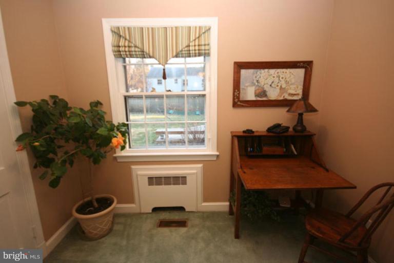 12 Stockton Road Silver Spring, MD 20901 - Photo 24 of 30 Den