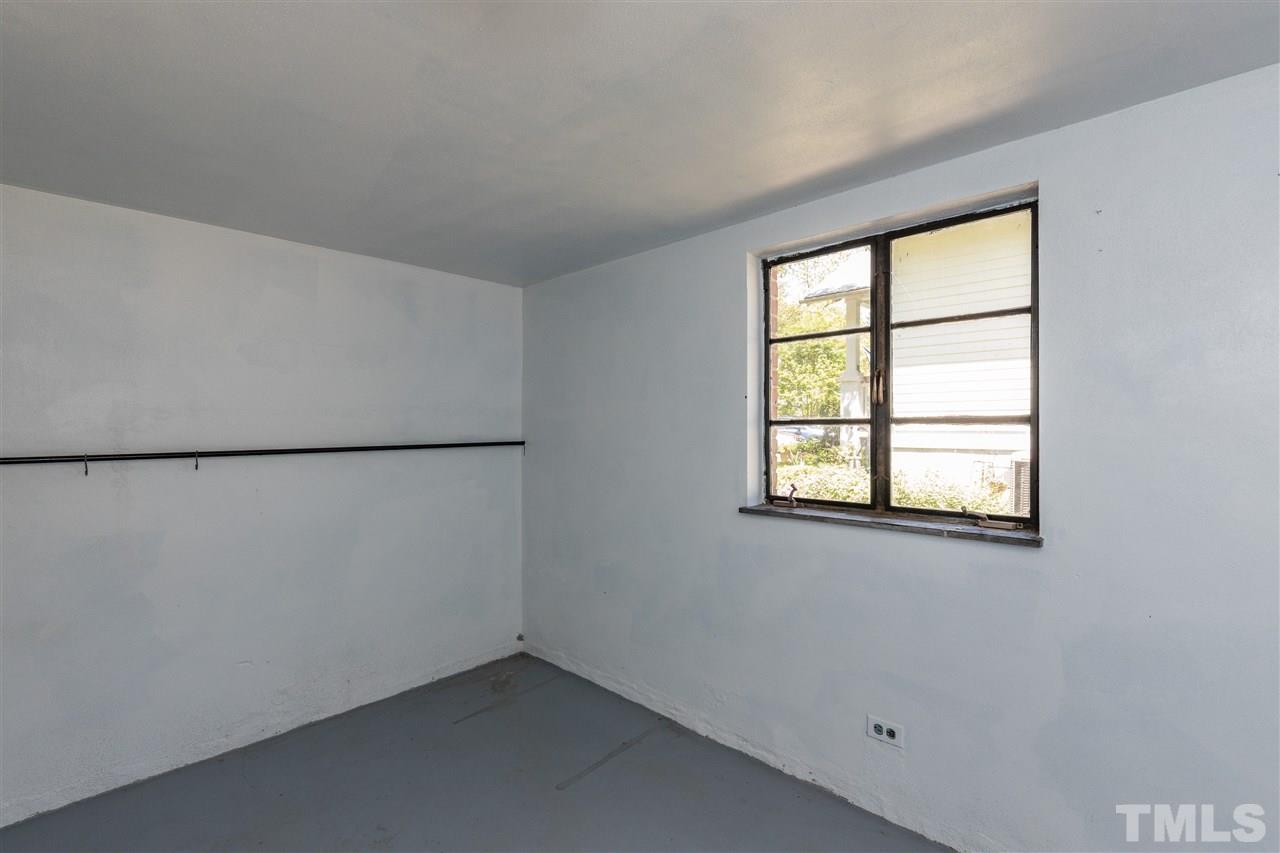 614 Elm Street Raleigh, NC 27604 - Photo 27 of 30 an empty room with a window