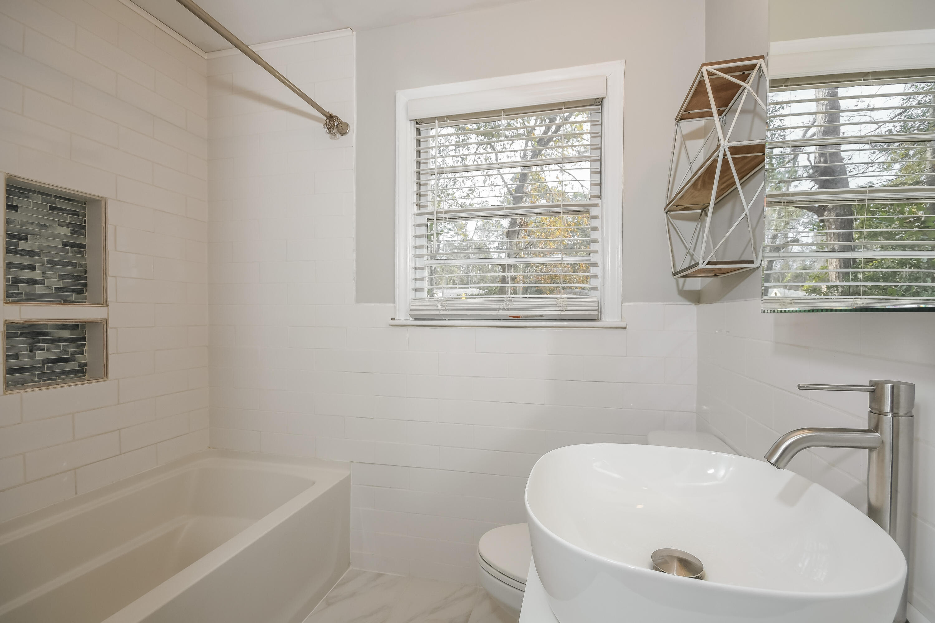 825 Savage Road Charleston, SC 29414 - Photo 14 of 16 15-photo-Bathroom-78654204-8812-4d76-9cf