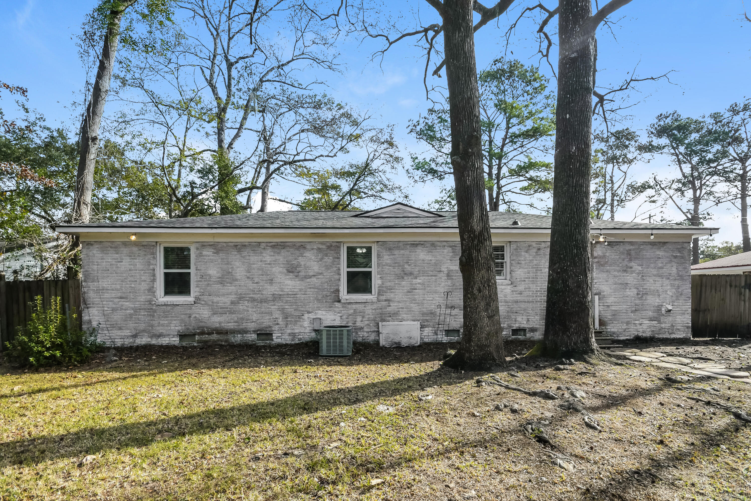 825 Savage Road Charleston, SC 29414 - Photo 15 of 16 16-photo-Rear-View-07b92075-31c3-44f2-b8