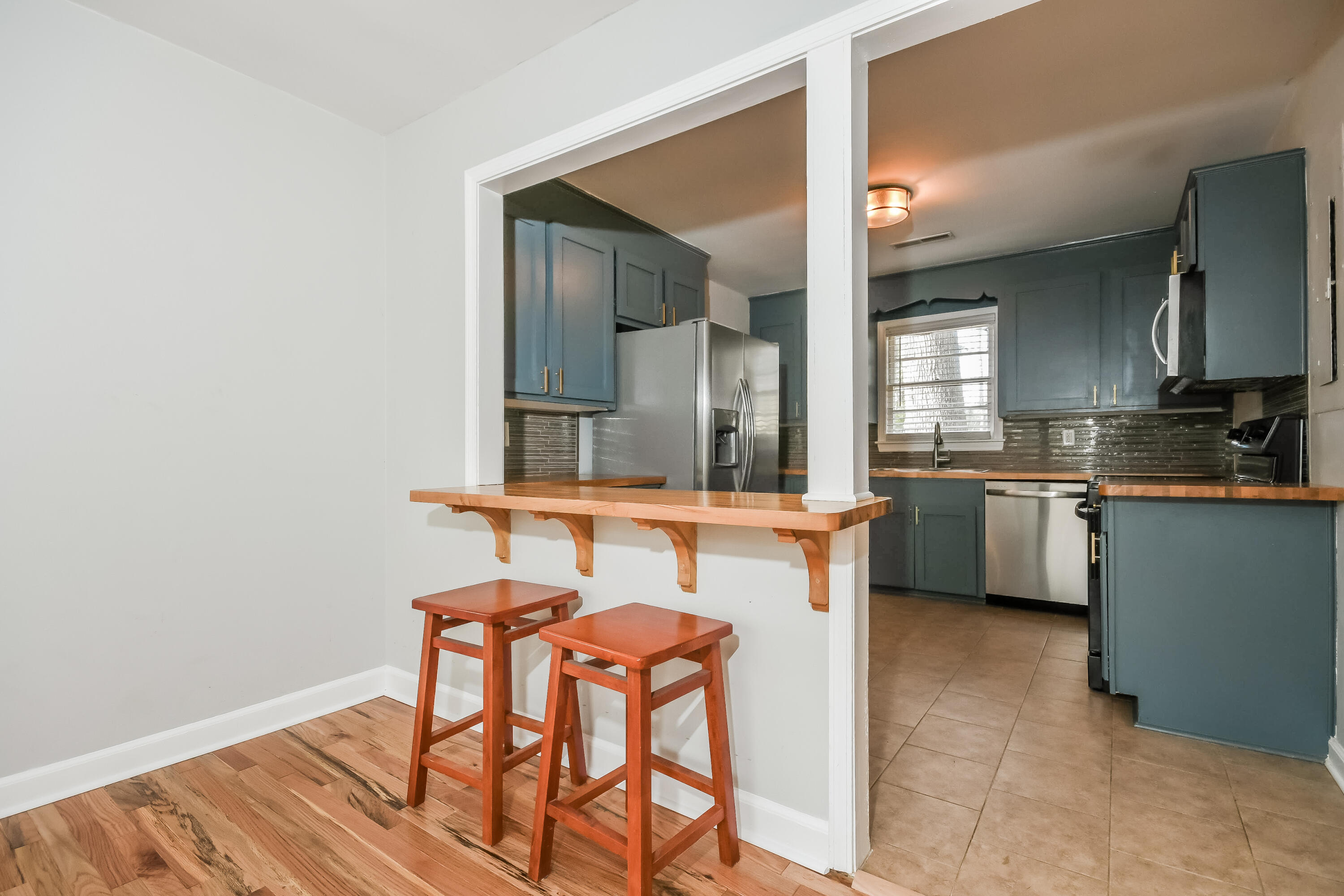 825 Savage Road Charleston, SC 29414 - Photo 3 of 16 4-photo-Living-Room-559318dc-306b-48b5-9