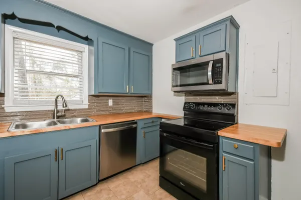 $2,200 | 825 Savage Road, Charleston, SC 29414