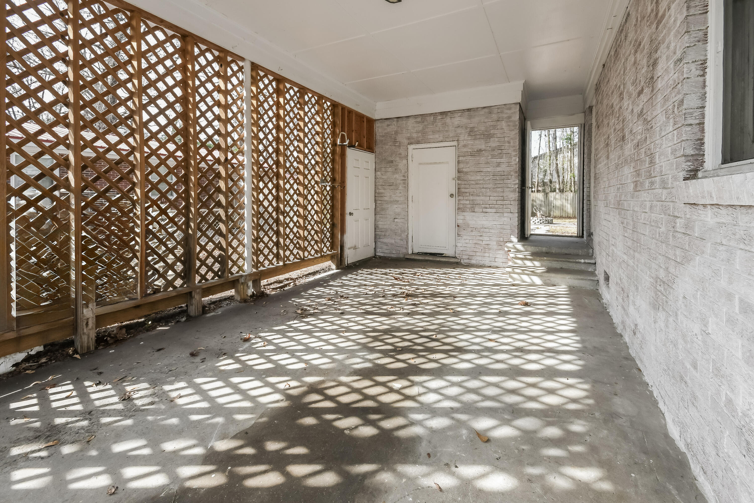 825 Savage Road Charleston, SC 29414 - Photo 9 of 16 10-photo-Carport-81a4260d-a3c4-41eb-8c06