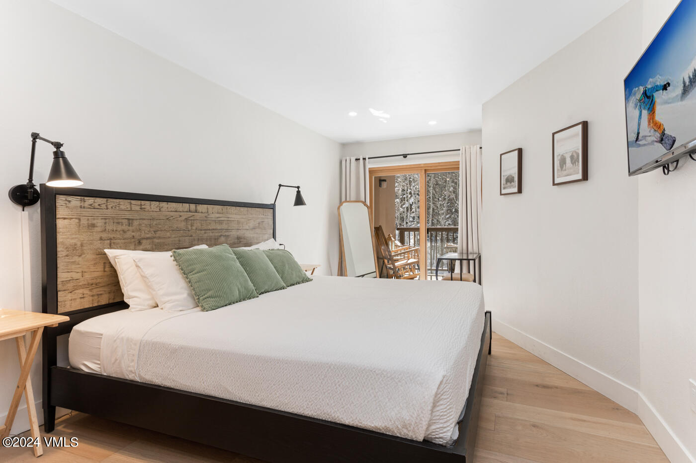 1650 Fall Ridge Road, Unit 401 Vail, CO 81657 - Photo 14 of 29 a large bed in a white room