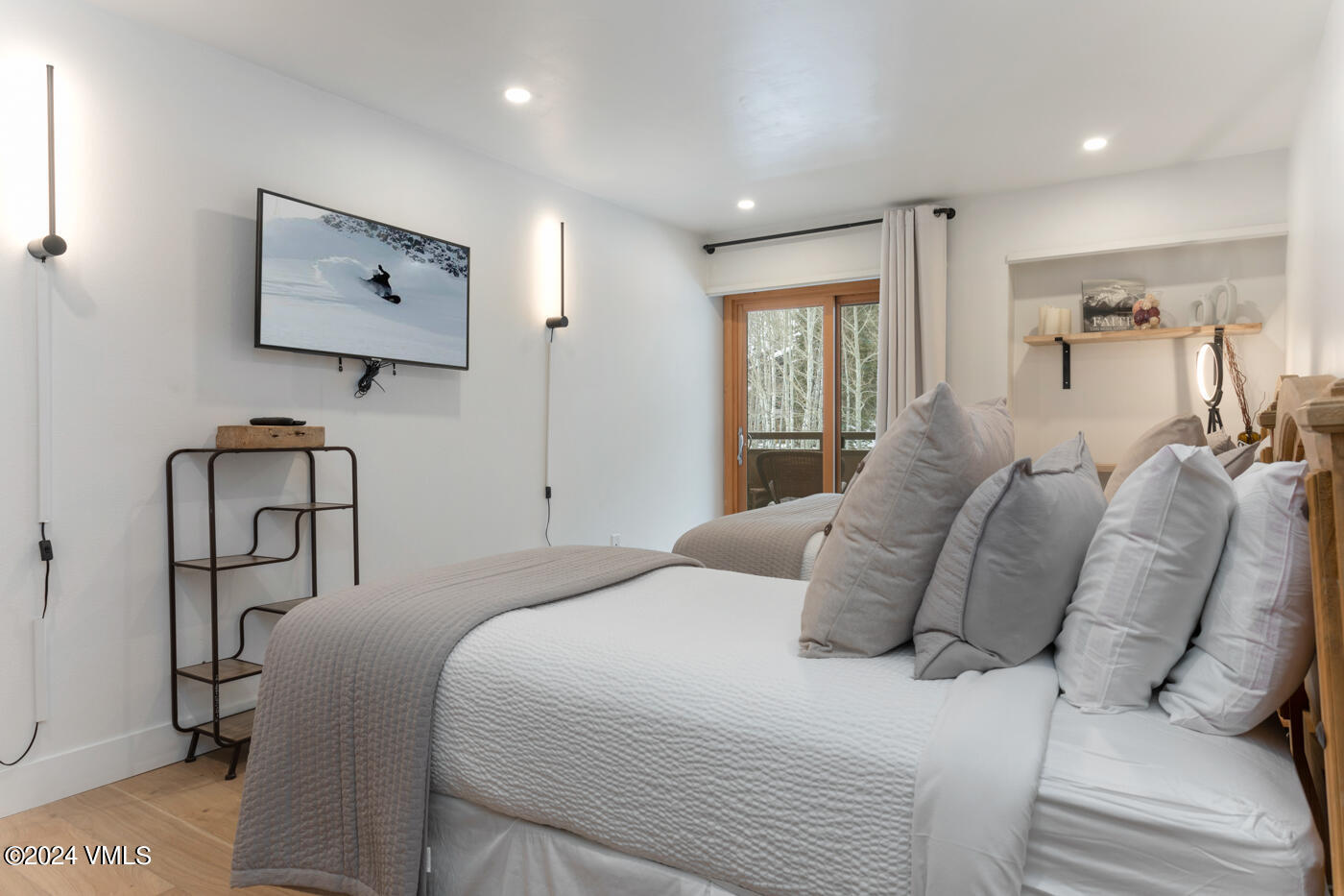 1650 Fall Ridge Road, Unit 401 Vail, CO 81657 - Photo 19 of 29 a bedroom with a large bed and a painting on the wall